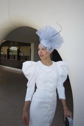 raquel-reitx-influencer-evento-fiesta-glowfiler-marta-lozano-con-vestido-blanco-brocado-apparentia-boda-civil