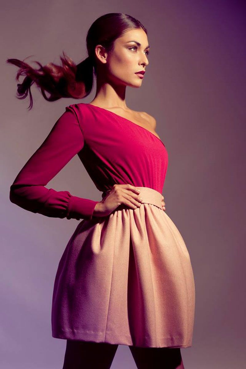 vestido con vuelo rosa y top asimetrico para fiesta boda nochevieja