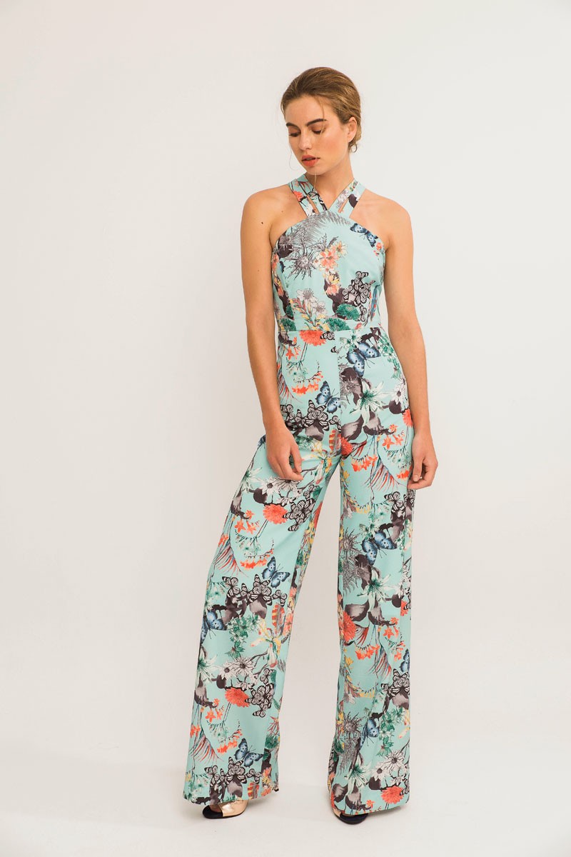 Comprar online mono largo azul con estampado de mariposas y tirantes cruzados espalda para invitada de boda bautizo comunion coctel evento cena de empresa o monos de vestir de apparentia collection