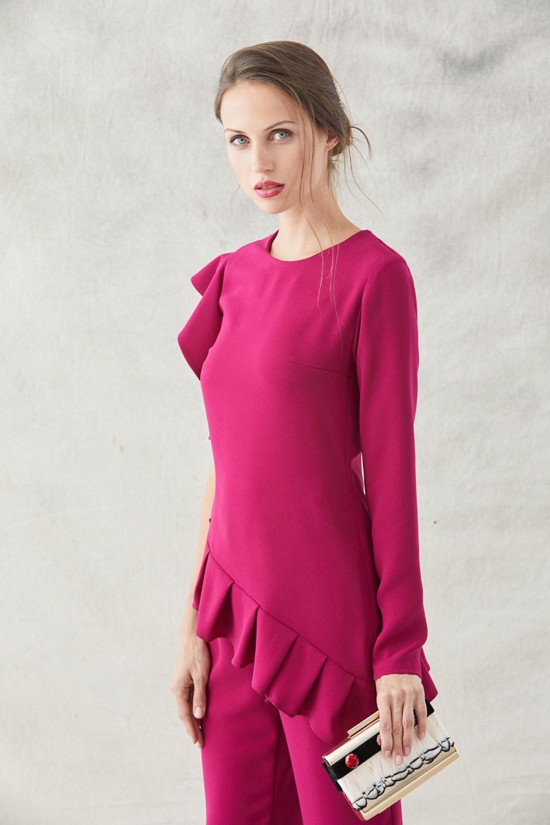 bolso piedras rojas plumas blancas y negras wedding look shopping apparentia eventos fiestas