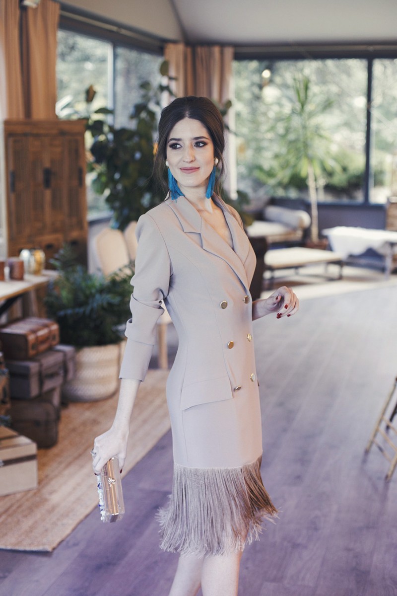 invitada perfecta con vestido de flecos de apparentia para invitadas de bodas eventos bautizos comuniones graduaciones apparentia comprar online