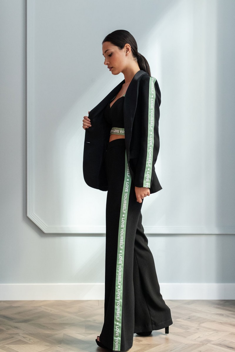 traje chaqueta americana y pantalon pernera ancha negro para invitadas party wedding apparentia