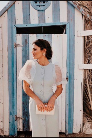 jessie chanes con vestido de plumetti aguamarina de apparentia invitadas boda con estilo