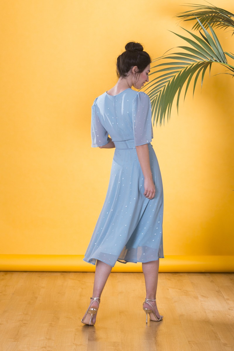 comprar online vestido de gasa verde aguamarina con lurex dorado cuerpo cruzado con escote en pico y media manga y corte fluido para boda de dia, bautizo o comunion