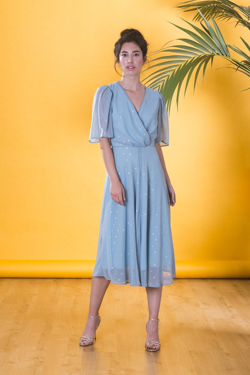 Vestido de gasa verde aguamarina con lurex dorado cuerpo cruzado con escote en pico y media manga y corte fluido para boda de dia, bautizo o comunion apparentia online