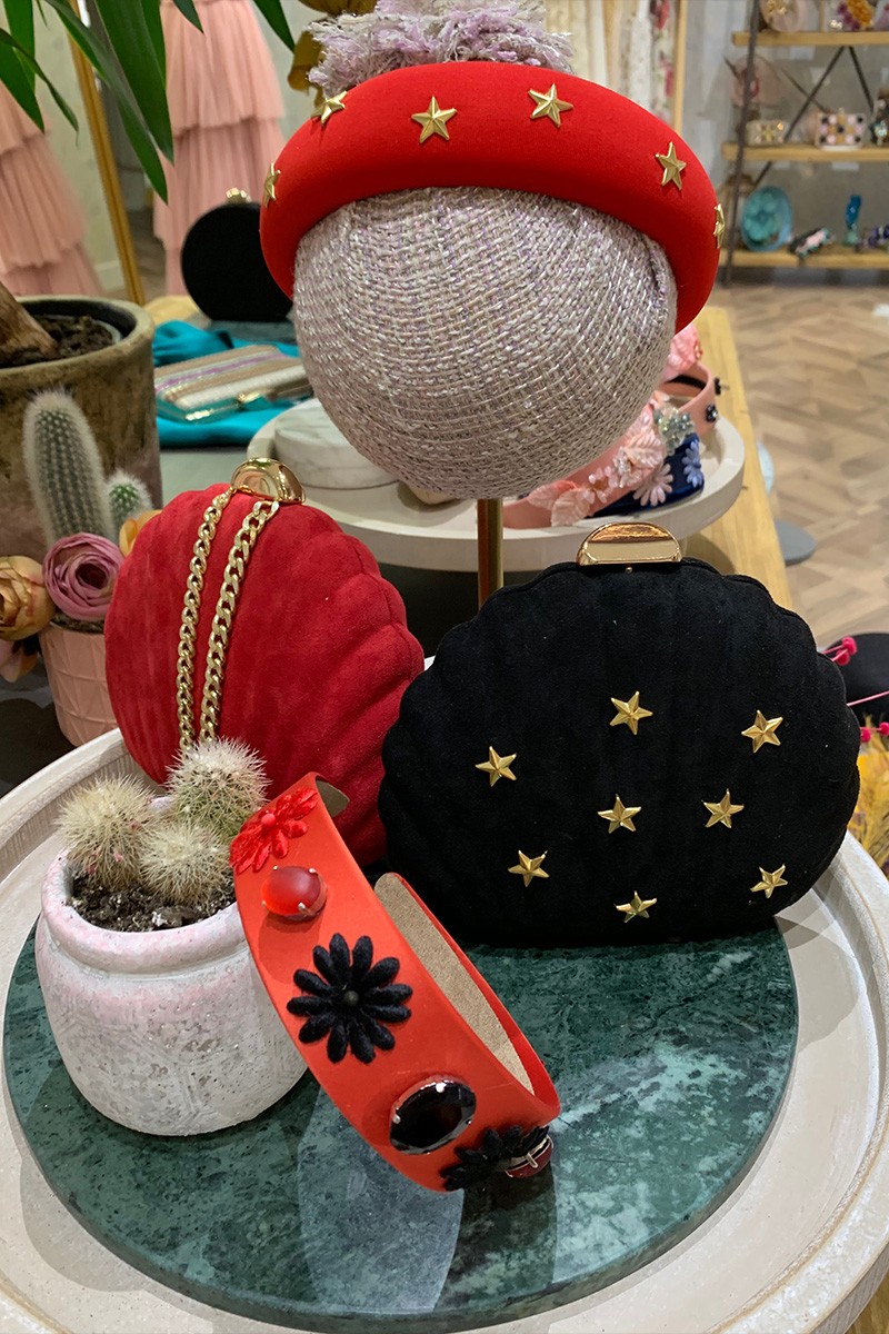 diadema roja con estrellas doradas para invitadas fiesta nochevieja online