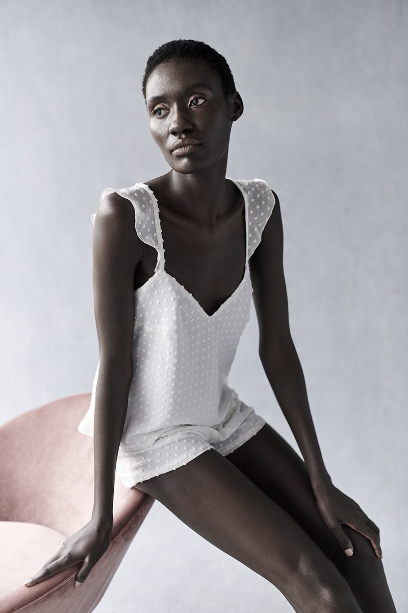 comprar online lenceria de plumetti en blanco y negro con top con volantes cruzados y escote en pico y short