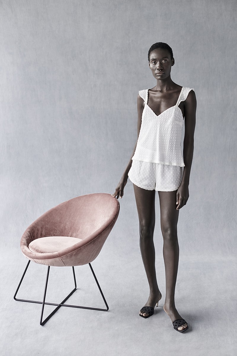 comprar online pijama de plumetti negro y blanco de top con volantes cruzados y escote en pico y short