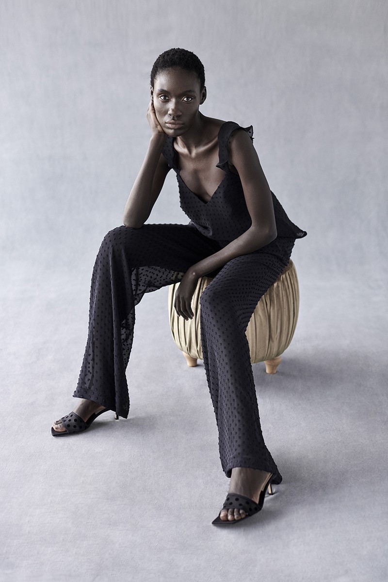 comprar online pijama de plumetti negro y blanco de top con volantes cruzados y escote en pico y pantalon largo con goma