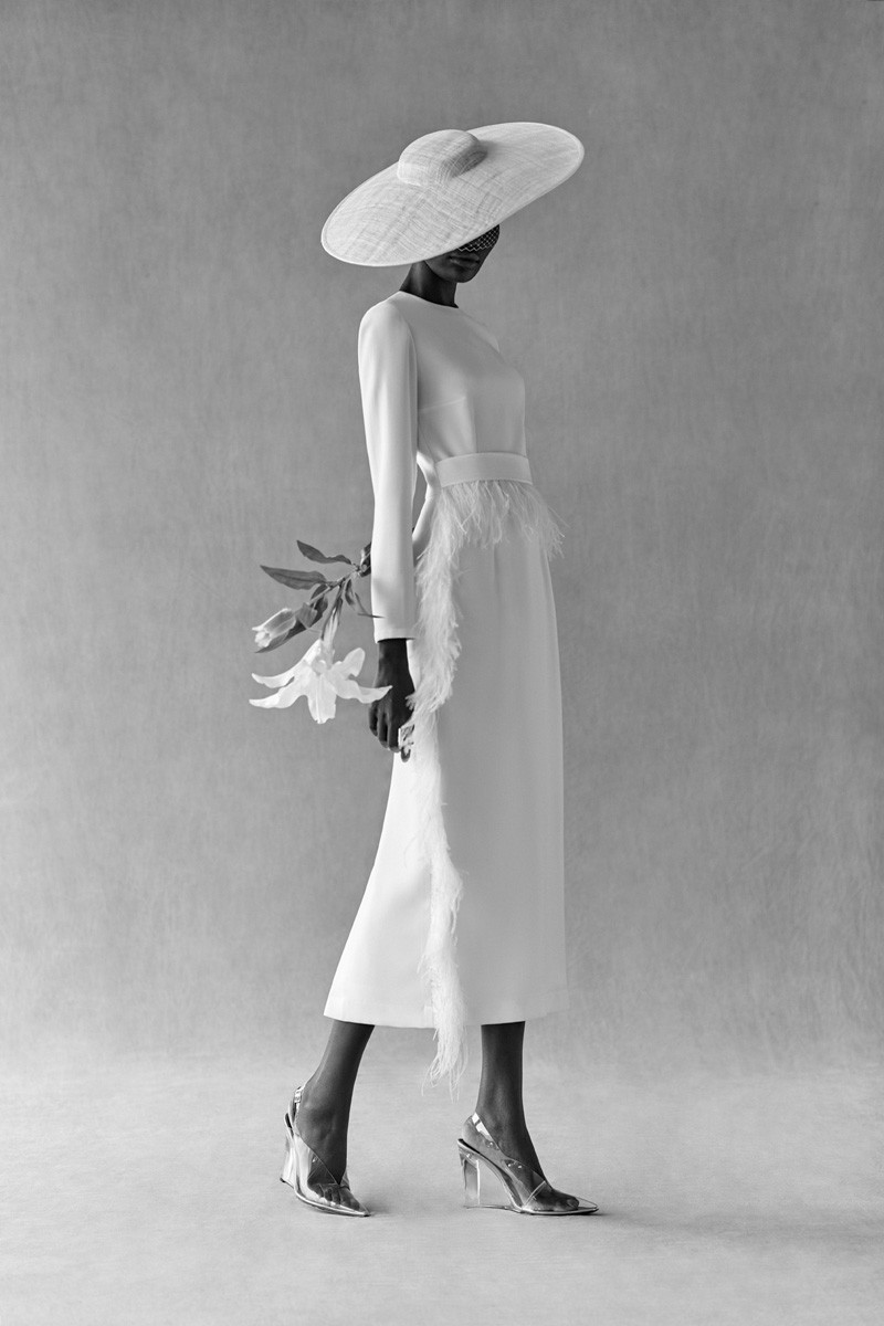 comprar online Vestido de novia corto de manga larga con pluma blanca boda civil de apparentia