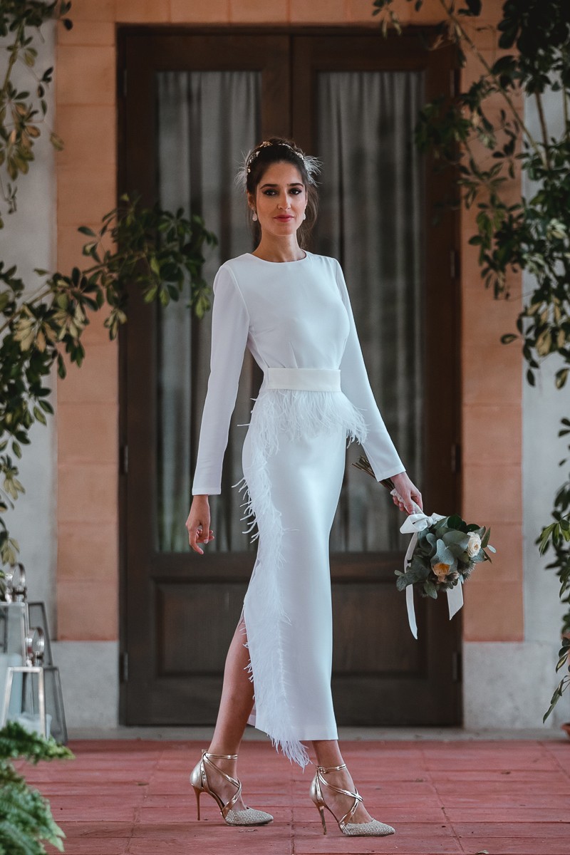 Vestido de novia sencillo de largo midi pluma blanco boda civil de apparentia