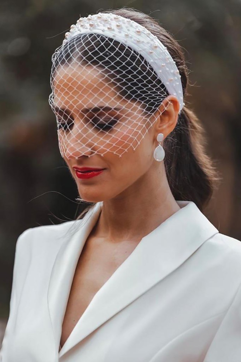 traje de chaqueta en crepe blanco con americana cuello esmoquin para novia civil