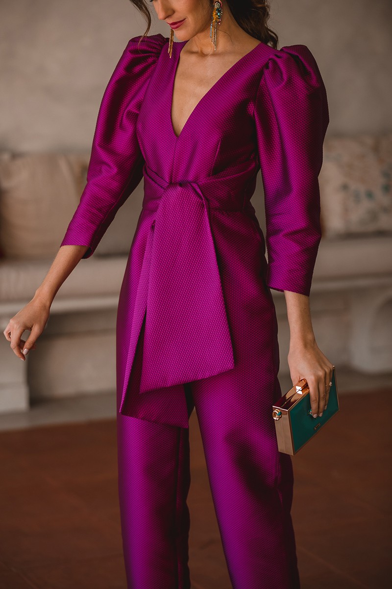 jumpsuit con manga abullonada y lazada para invitadas boda otoño invierno