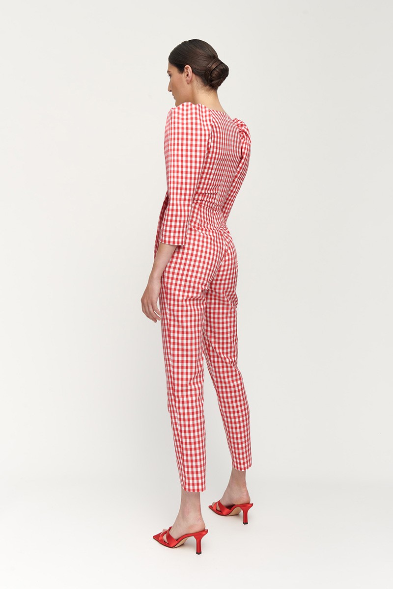 Mono de fiesta cuadro vichy rojo y blanco con manga abullonada invitadas fiesta verano 2021