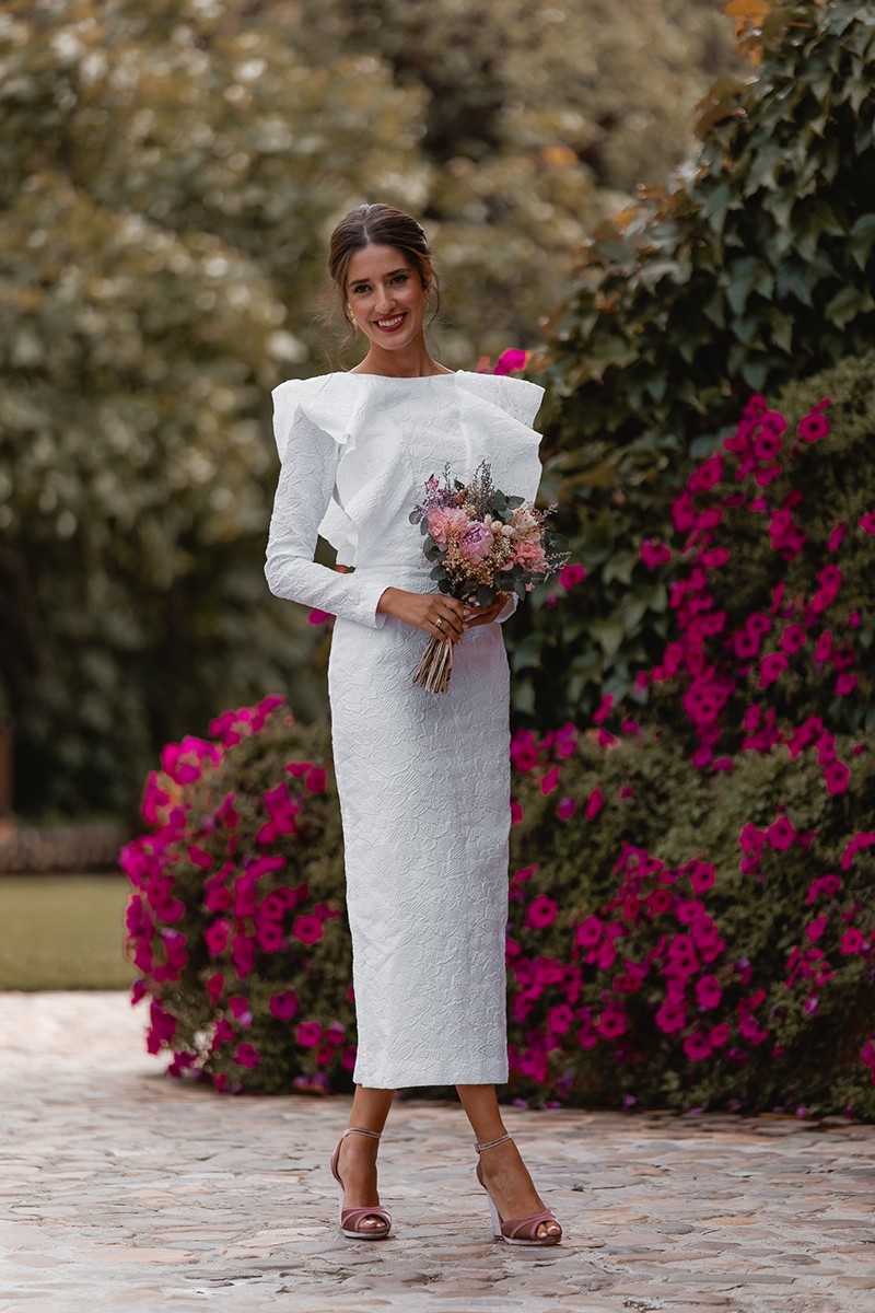 vestido midi recto brocado blanco para novia civil, mama de bautizo o comunion
