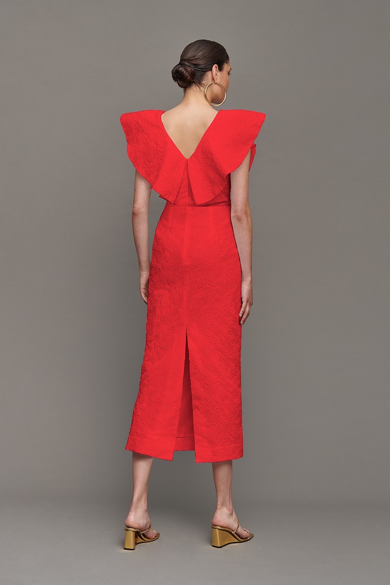 invitadas boda con vestido midi rojo con volantes