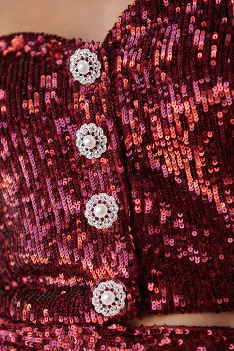 top con boton joya y manga jamon y pantalon en lentejuelas granate. para boda, noche, fiesta, celebracion, coctel