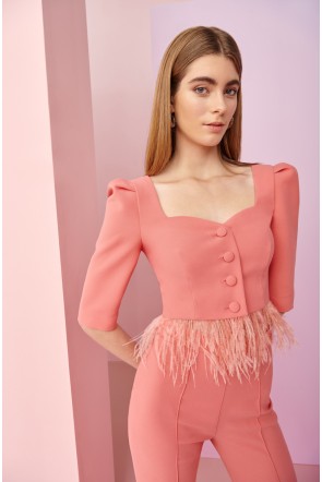 pantalon palazzo y top corto con botones y pluma y manga francesa crepe coral  para invitadas a boda, bautizo, comunion, graduacion, fiesta