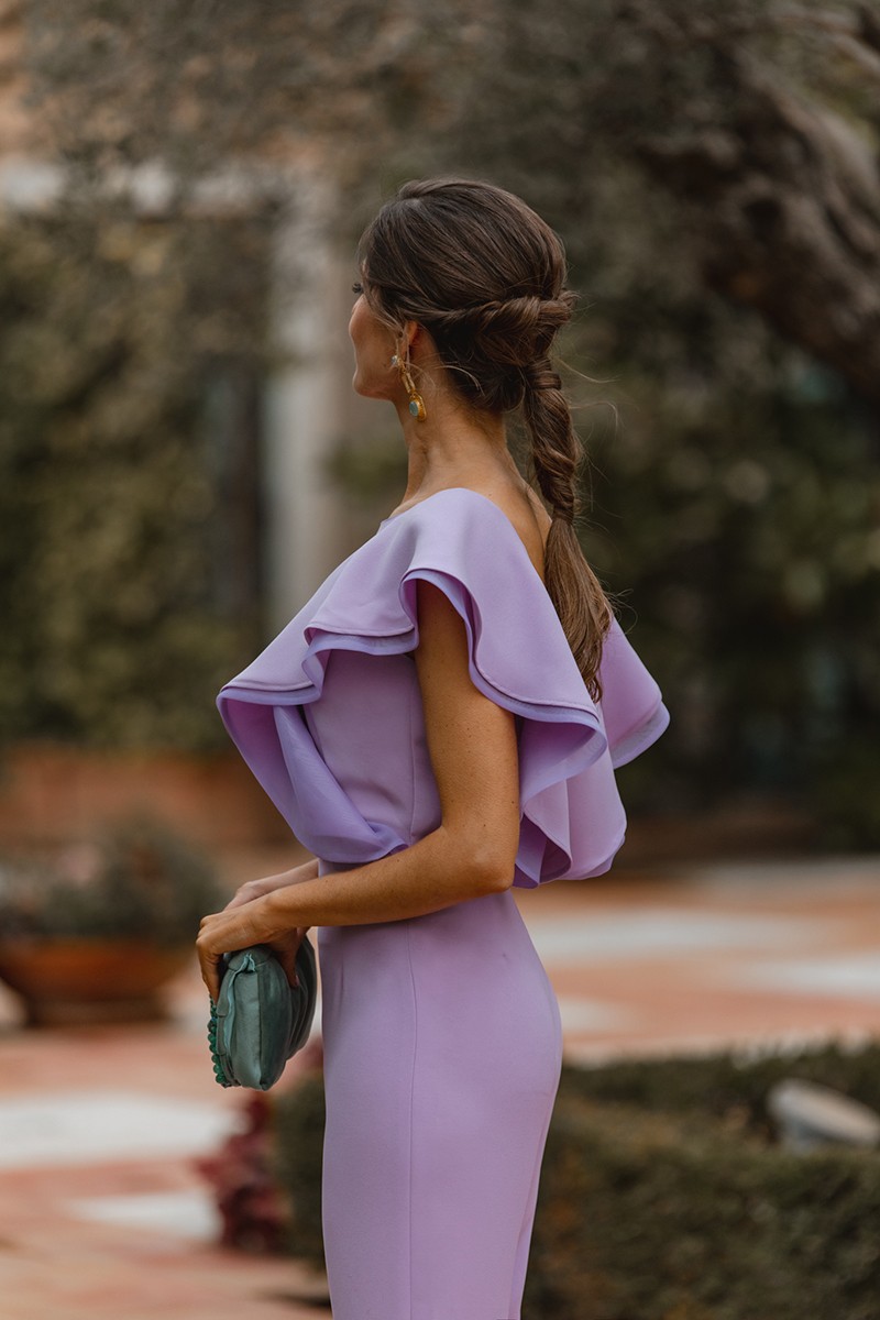 Mono de volantes crepe y organza lila con escote en la espalda en pico comprar online