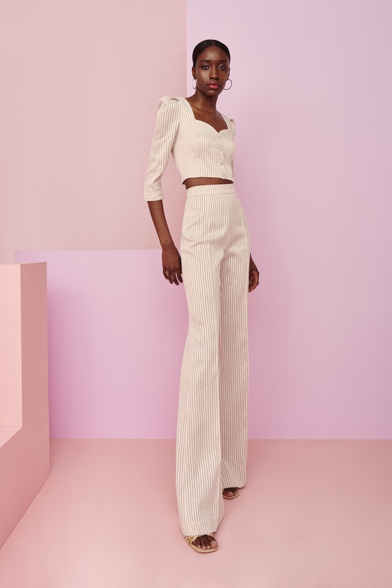 conjunto de pantalon palazzo y top corto con botones joya rayas beige blanco roto de lino para invitadas a boda, bautizo, comunion, fiesta, graduacion