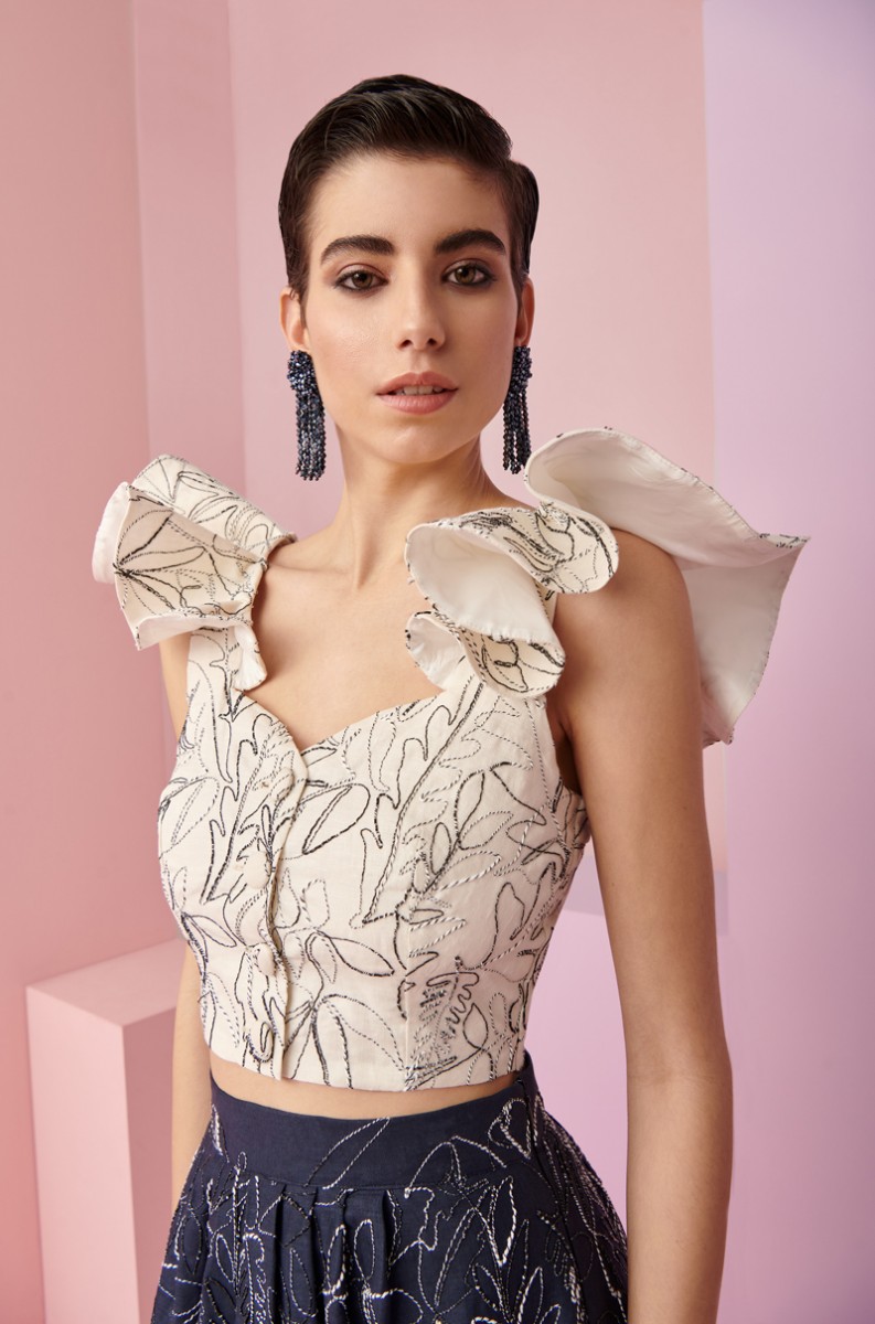 comprar online falda de lino bordado y top corto beige con volantes y botones roto para invitadas a boda de dia, bautizo, comunion, fiesta, verano