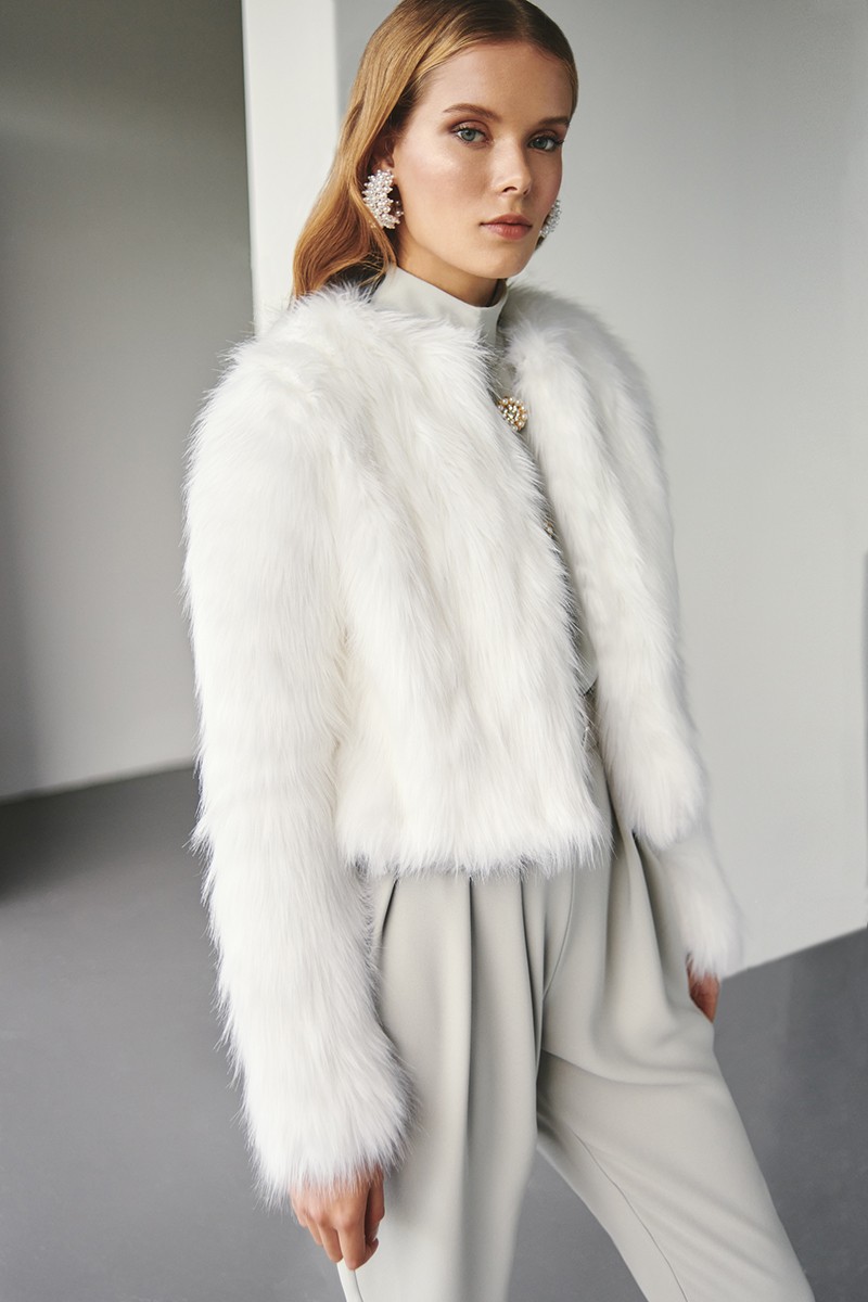 comprar chaqueta de pelo blanco para invitada a boda, novia civil, fiesta, evento otoño invierno apparentia