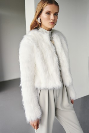 comprar chaqueta de pelo blanco para invitada a boda, novia civil, fiesta, evento otoño invierno apparentia