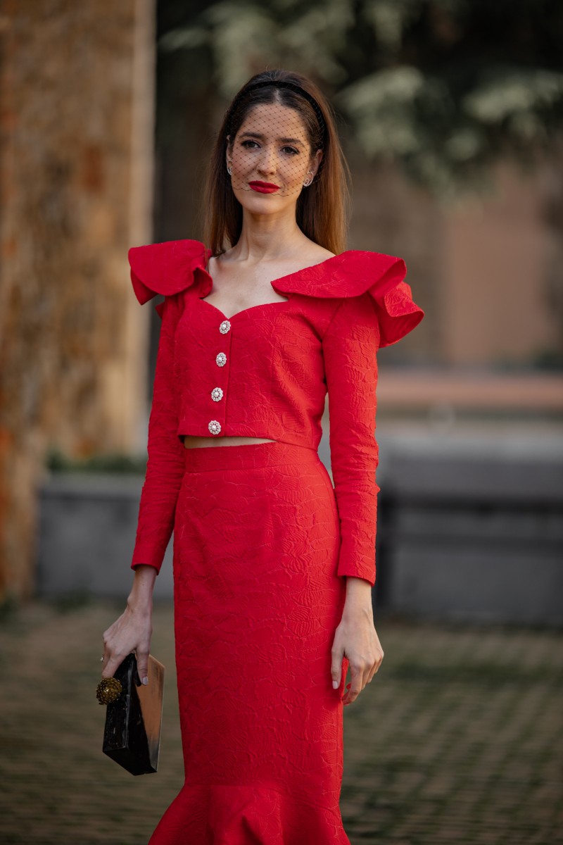 invitada perfecta comprar falda y top con volantes brocado rojo para invitadas a boda de dia, graduacion, evento, comunion