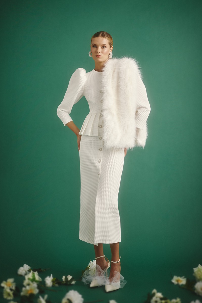 comprar online vestido de novia pique blanco con peplum y boton joya con falda recta midi para boda civil, intima, mama de bautizo, comunion, evento