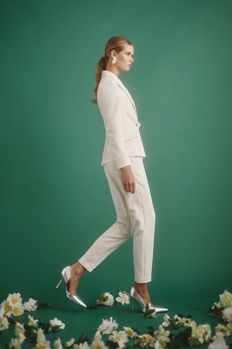 traje de chaqueta blanco para novia con pantalon recto para boda civil mama de bautizo comunion evento de navidad apparentia