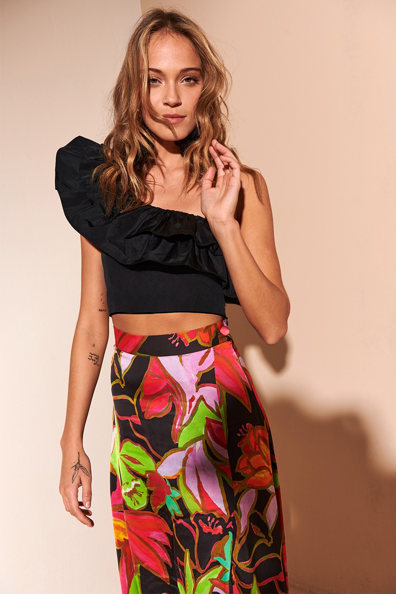 Top asimétrico tafeta negra con volantes para invitada de boda bautizo comunion graduacion fiesta verano