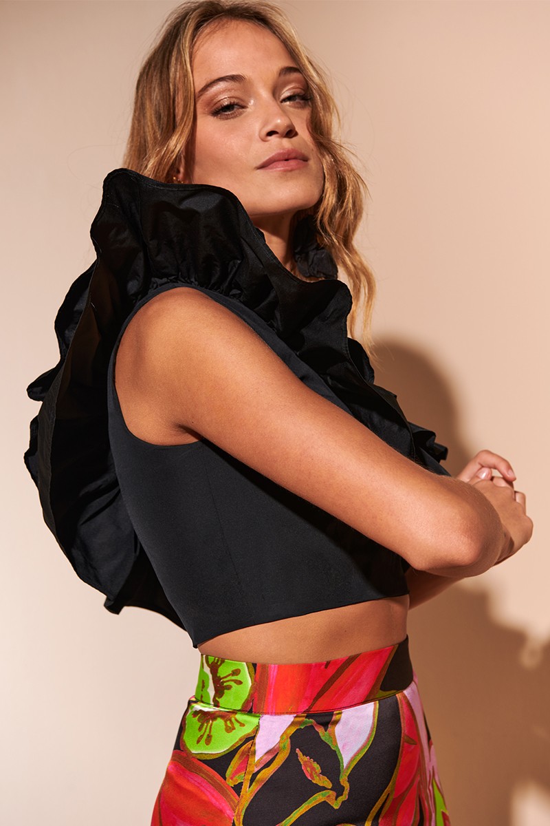 Top asimétrico tafeta negra con volantes para invitada de boda bautizo comunion graduacion fiesta verano crop top