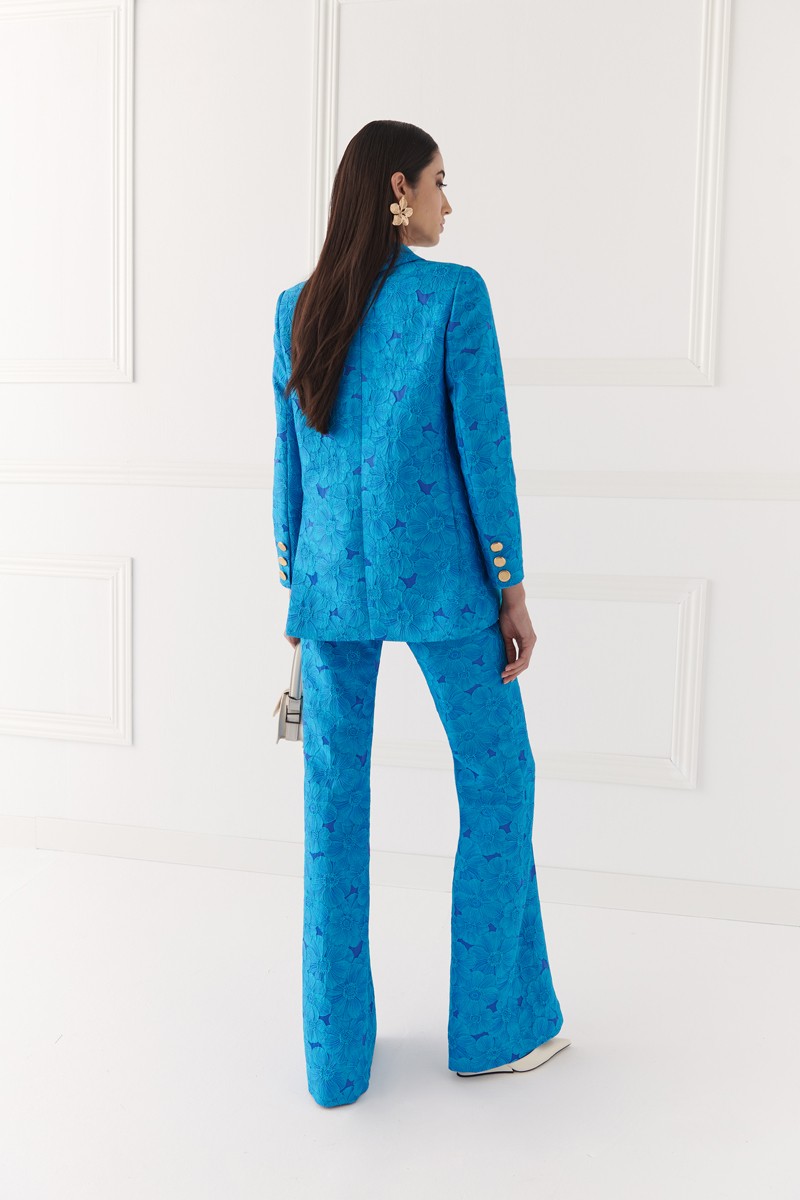 comprar online traje chaqueta americana y pantalon jacquard brocado azul de flores en relieve para inivtadas a bodas, fiesta, madrina, evento online