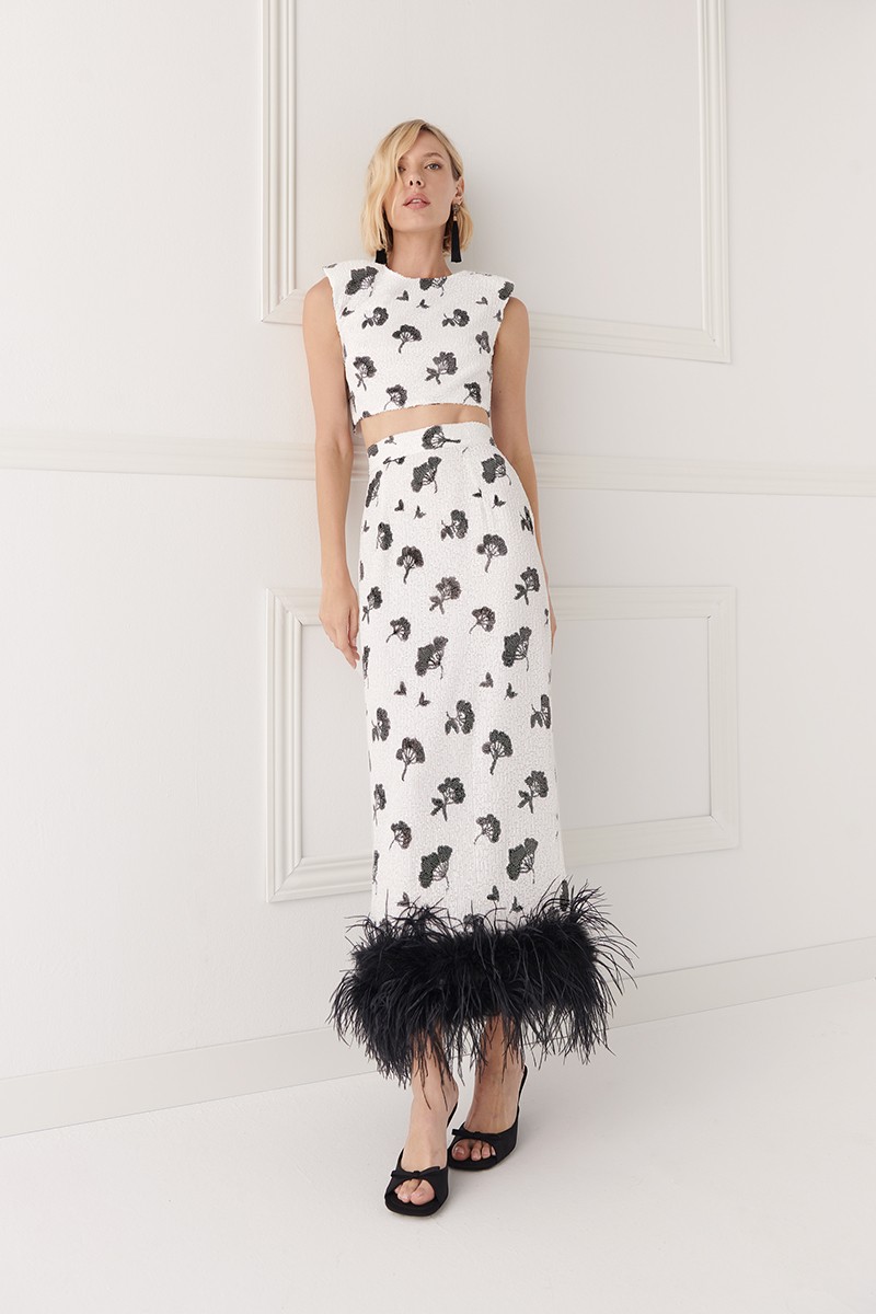 comprar conjunto de invitada de falda de plumas y top corto en lentejuela blanca y negra, escote a la caja y hombrera marcada para boda, fiesta, evento, , nochevieja, shoponline apparentia