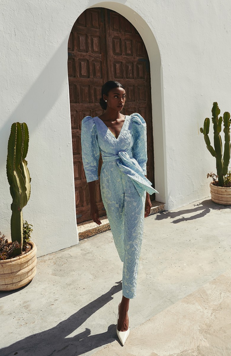 mono de vestir azul claro con manga jamon, pantalon estrecho  y lazada en cintura para invitadas boda verano, graduacion, mama de comunion omama de bautizo