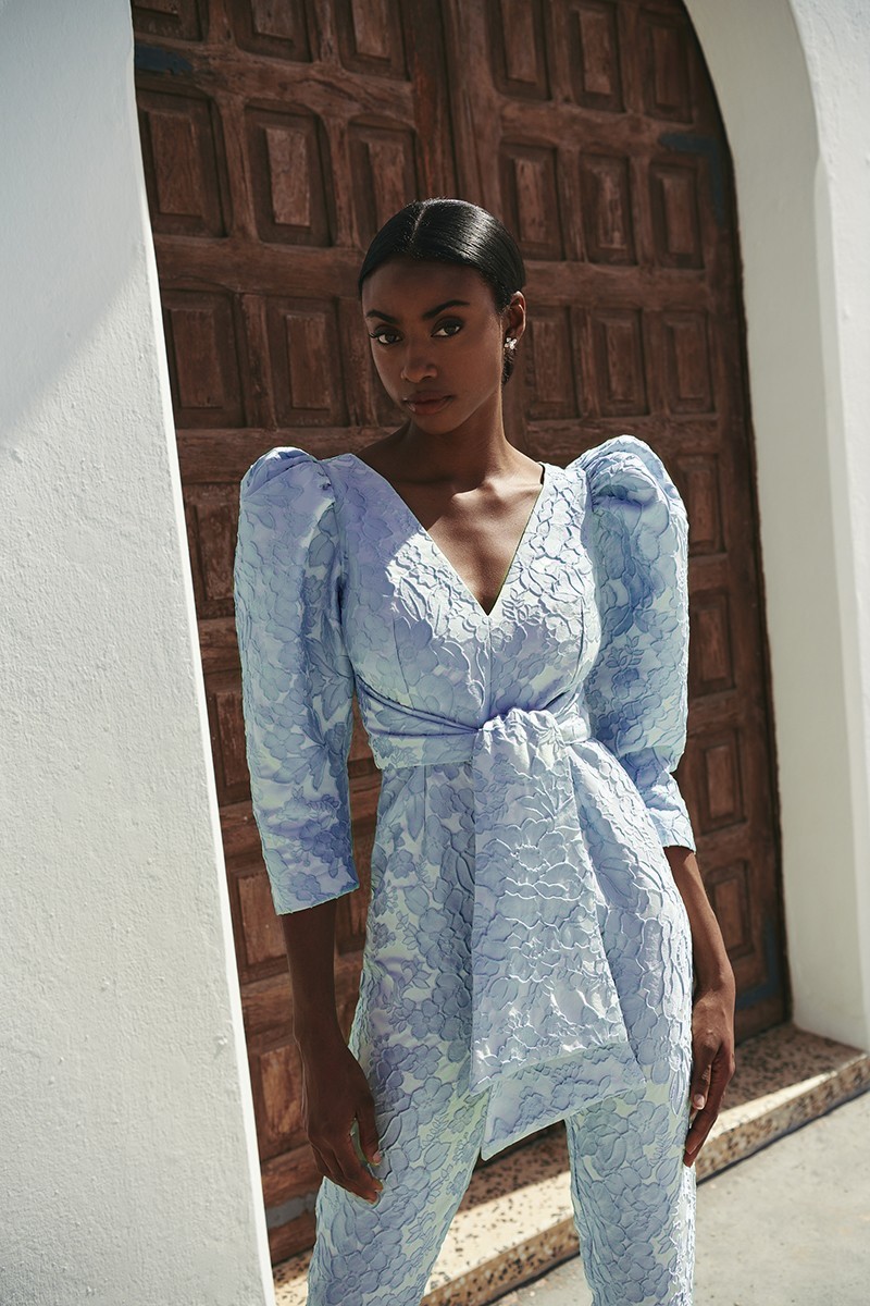 jumpsuit jacquard azul claro con manga jamon, pantalon estrecho  y lazada en cintura para invitadas boda verano, graduacion, mama de comunion omama de bautizo
