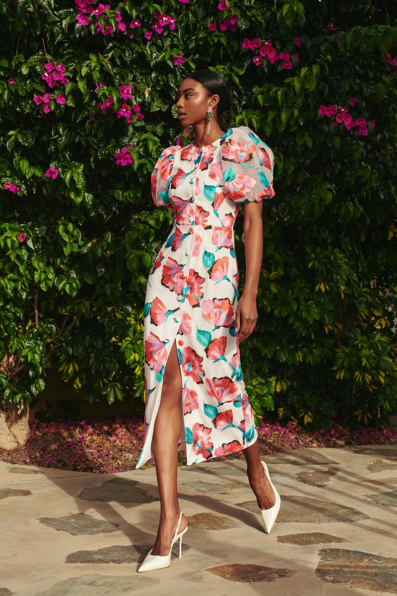 comprar online Vestido de coctel en tul bordado de flores rojas con crepe blanco y manga abullonada para boda de dia, mama de  comunion o bautizo