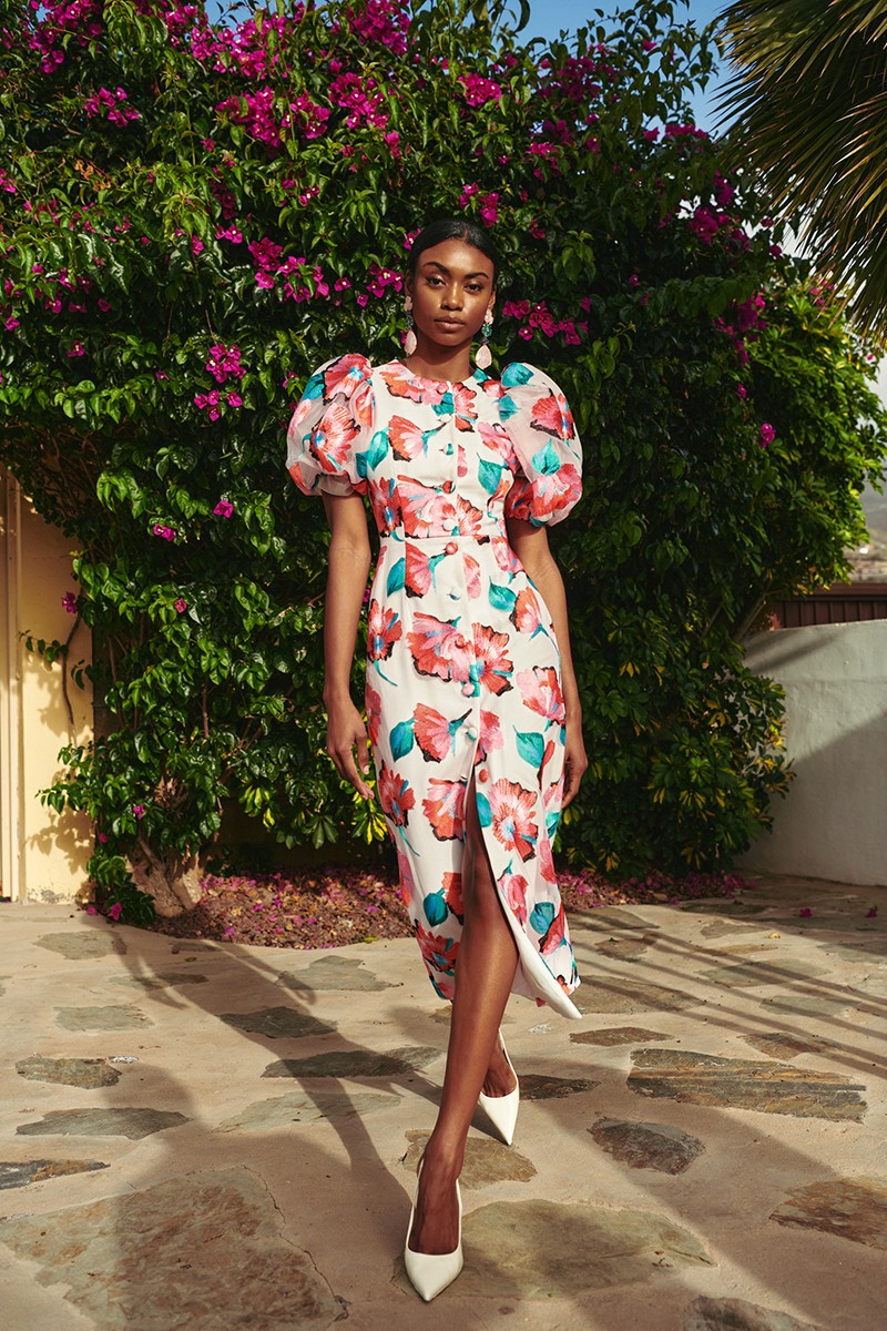 Vestido de fiesta en tul bordado de flores rojas con crepe blanco y manga abullonada para boda de dia, mama de  comunion o bautizo