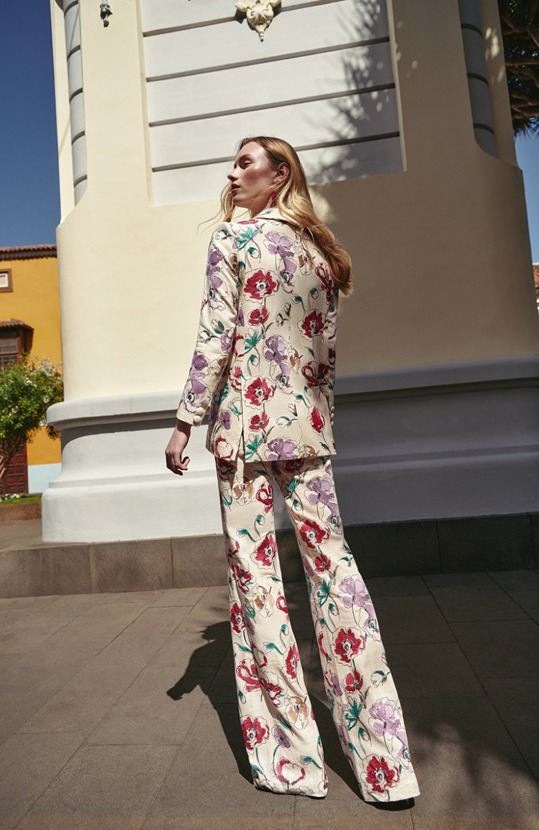 Pantalon palazzo de traje lino beige bordado flores para invitada de boda, graduación, fiesta, evento, mamá de comunion, bautizo, shop online, compra online