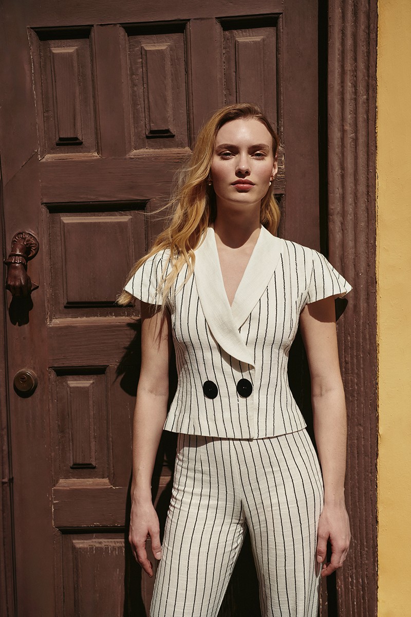 comprar online chaleco lino blanco rayas lentejuelas con manga volante para invitada boda, evento, mamá de comunion, bautizo, evento de primavera/ verano