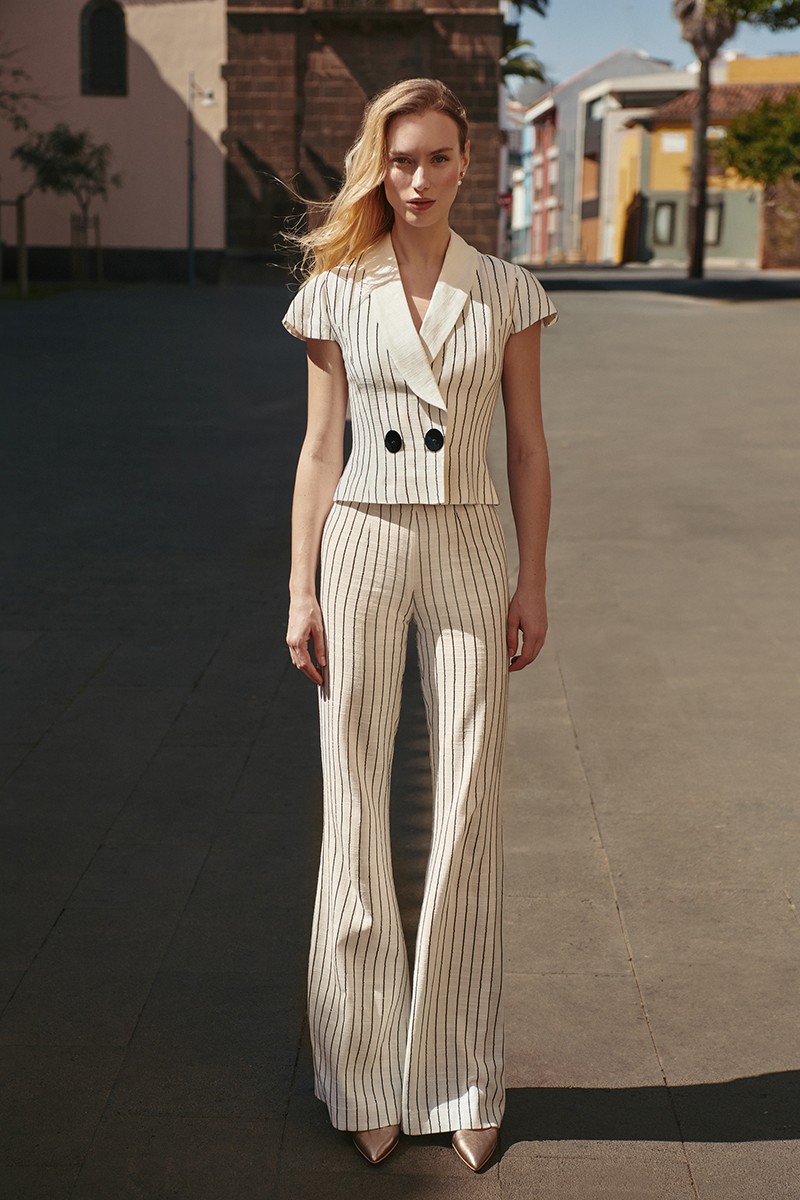 chaleco lino blanco rayas lentejuelas con manga volante para invitada boda, evento, mamá de comunion, bautizo, evento de primavera/ verano