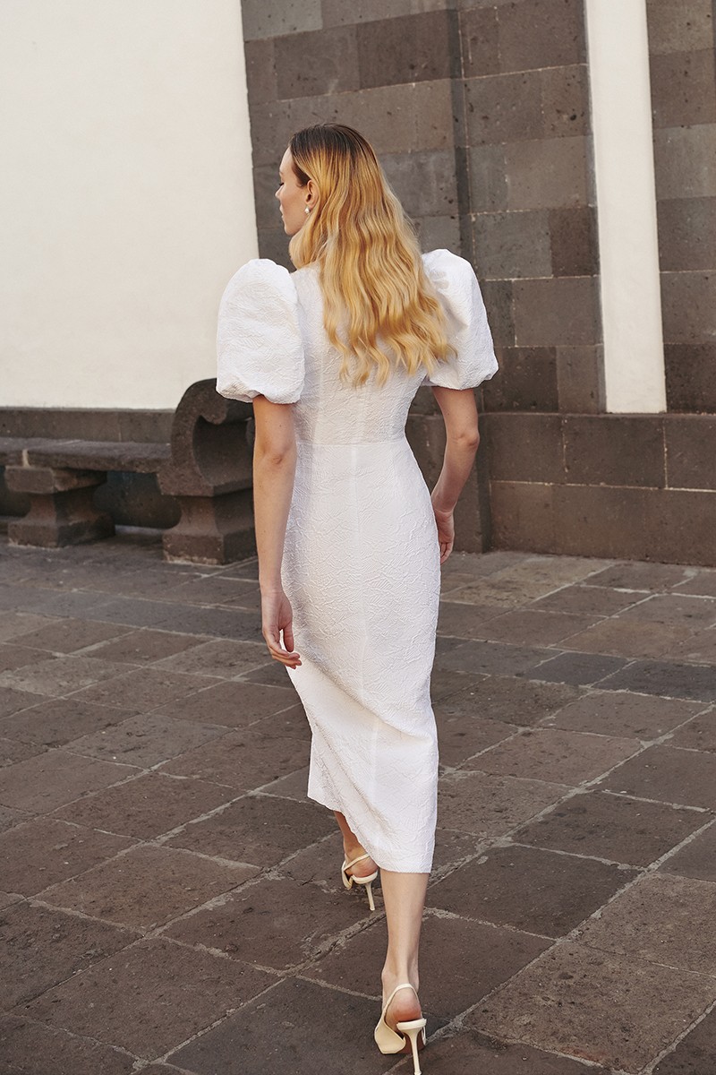 comprar Vestido de novia midi con mangas abullonadas volumen y botones joya en tejido brocado blanco ideal para invitadas, bautizo, mamá de comunion, novia civil, fiesta, evento, coctel,