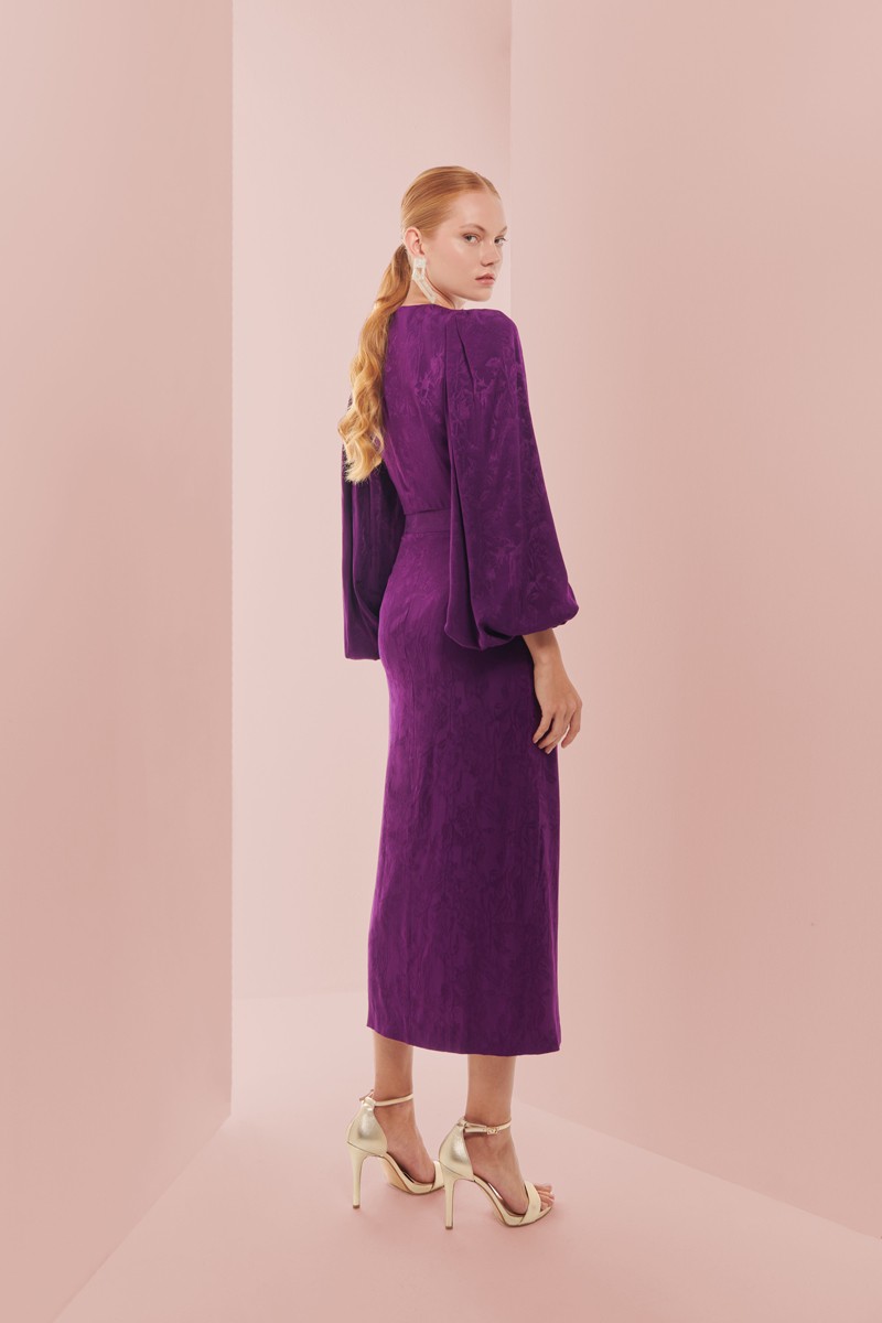 Falda de fiesta en jacquard morado con botones joya para invitadas a boda de otono invierno, mamá de comunion, bautizo, cóctel, evento