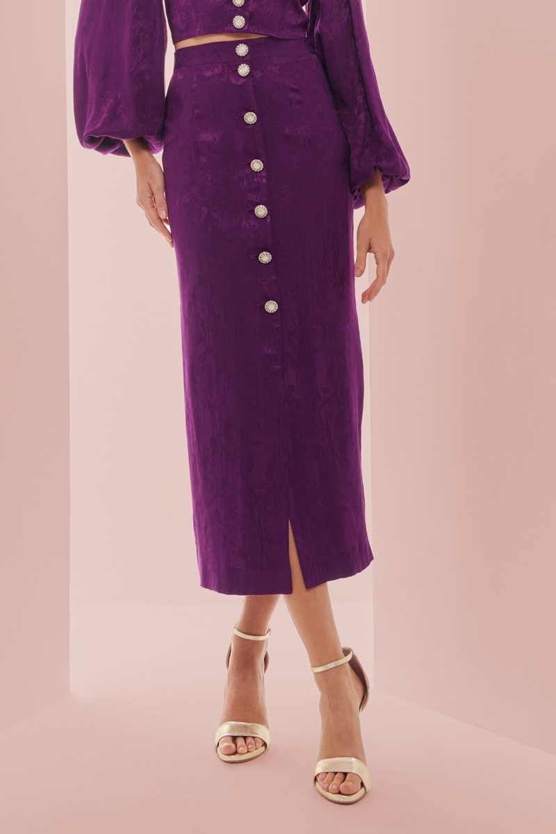 Falda de fiesta en jacquard morado con botones joya para invitadas a boda de otono invierno, mamá de comunion, bautizo, cóctel, evento