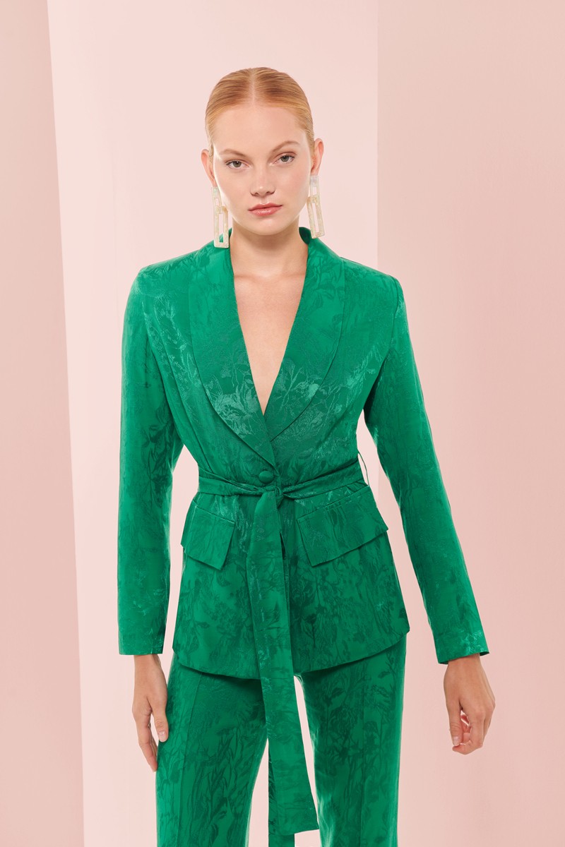 comprar chaqueta en jacquard fluido verde Blazer con cuello esmoquin y cinturon para boda, invitada, fiesta, celebracion, coctel, comunion