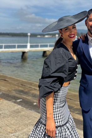 comprar top de fiesta corto con boton joya escote en pico y media manga en  tafeta negra para invitadas a bodas, fiesta