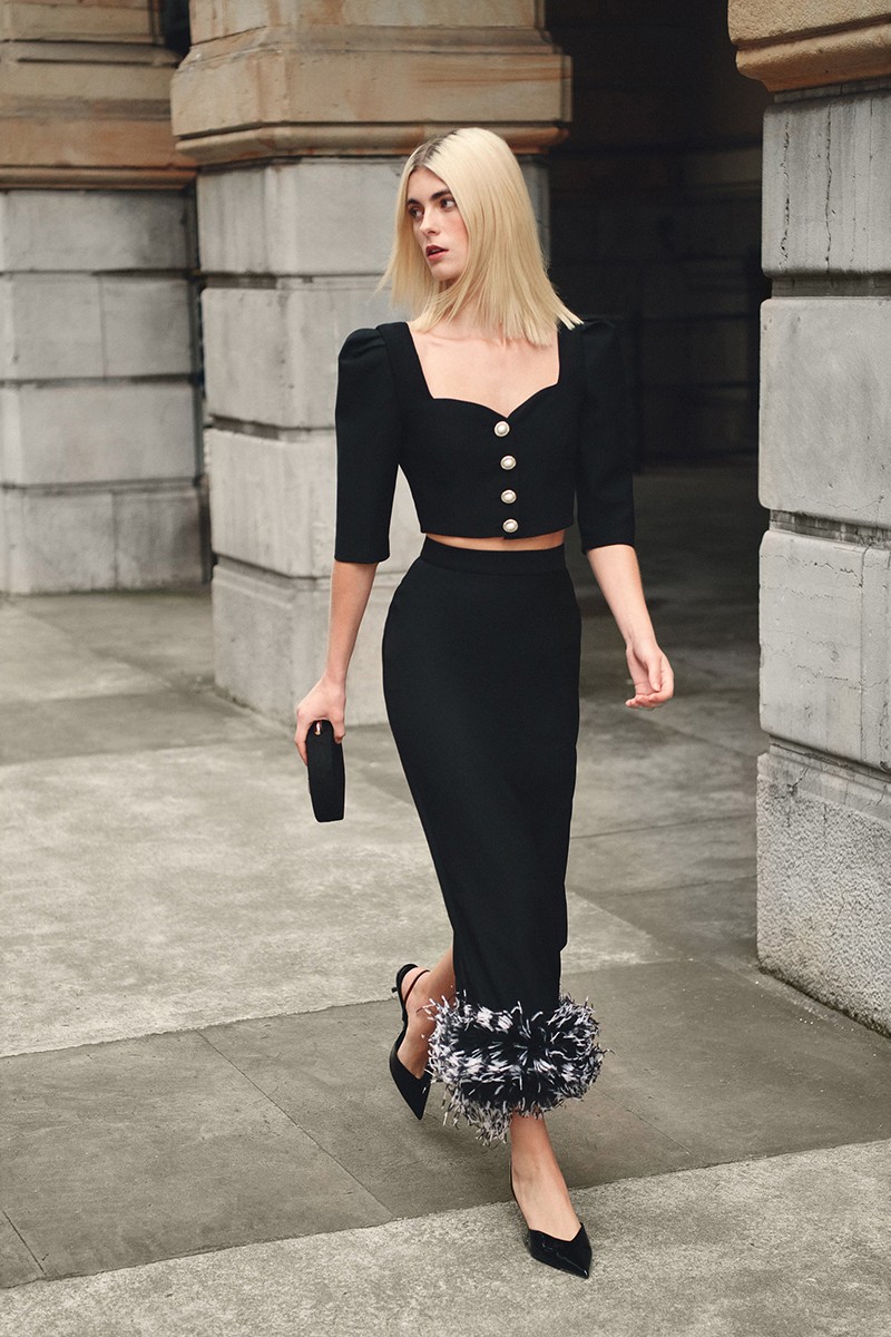 Conjunto de falda y top corto negro con manga francesa, escote corazon y botones joya para invitada boda invierno, evento, comunion, fiesta, navidad, shoponline