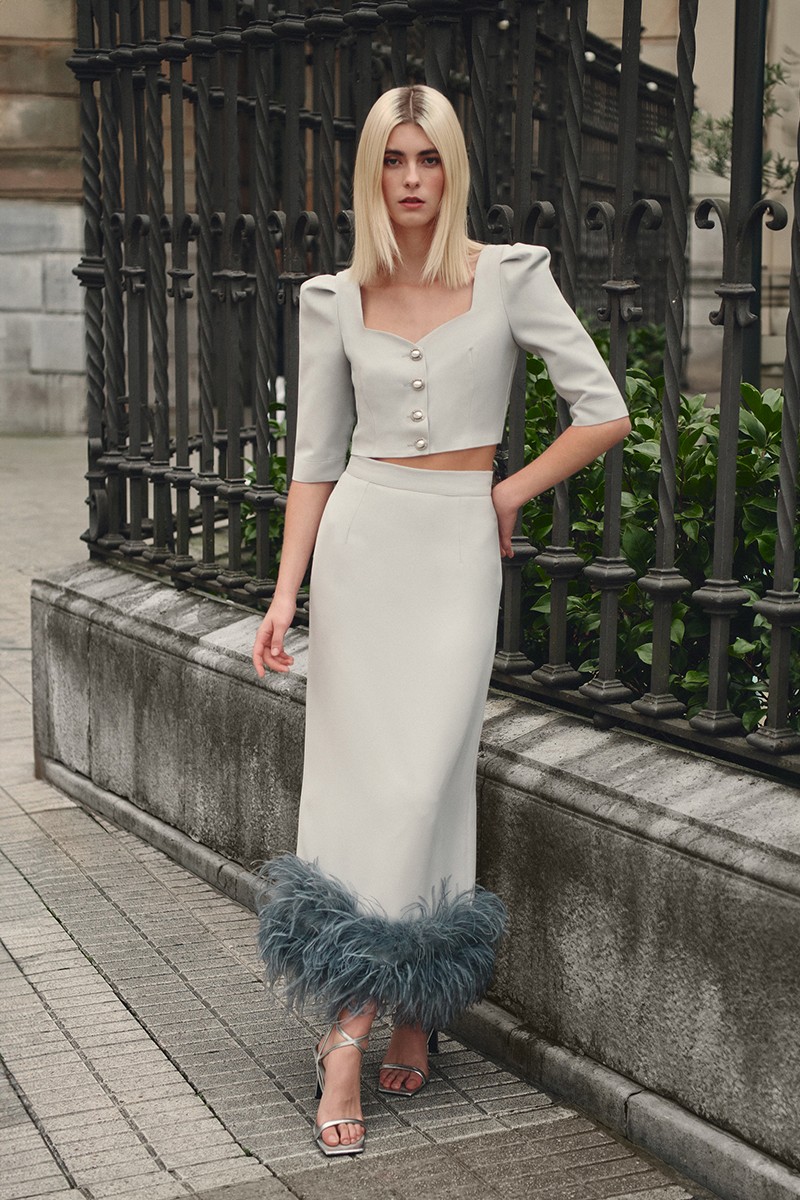 Conjunto de falda y top gris, escote corazon y botones joya para invitada boda invierno, evento, comunion, fiesta, navidad, shoponline