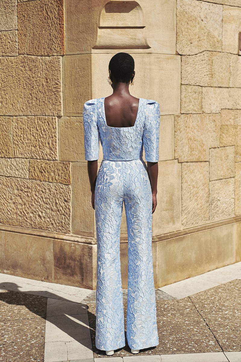 comprar online conjunto de Top joya brocado azul claro con manga francesa escote corazon invitada boda de dia, mama de bautizo o mama de comunion