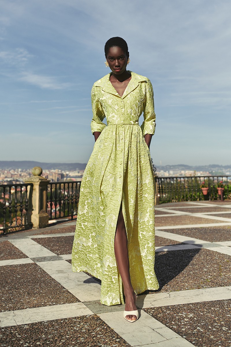 comprar online elegante Vestido largo camisero en tejido brocado lima para invitada a boda, madrina, hermana de la novia o hermana del novio